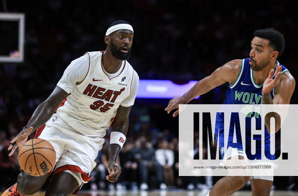 NBA, Basketball Herren, USA - Miami Heat vs Minnesota Timberwolves Miami Heat Forward Bobby Portis Jr. (L) in action against Minnesota Timberwolves Forward Trey Lyles during the NBA basketball game between the Miami Heat and Minnesota Timberwolves at the Kaseya Center in Miami, Florida, USA, 21 October 2026. MIAMI FLORIDA United States