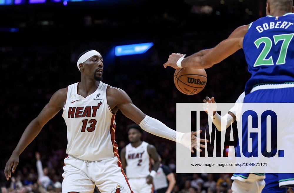 NBA, Basketball Herren, USA - Miami Heat vs Minnesota Timberwolves Miami Heat Center Forward Bam Adebayo (L) in action against Minnesota Timberwolves Center Rudy Gobert during the NBA basketball game between the Miami Heat and Minnesota Timberwolves at the Kaseya Center in Miami, Florida, USA, 21 October 2026. MIAMI FLORIDA United States