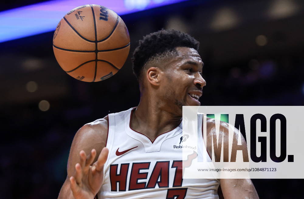 NBA, Basketball Herren, USA - Miami Heat vs Minnesota Timberwolves Miami Heat Forward Giannis Antetokounmpo in action during the NBA basketball game between the Miami Heat and Minnesota Timberwolves at the Kaseya Center in Miami, Florida, USA, 21 October 2026. MIAMI FLORIDA United States