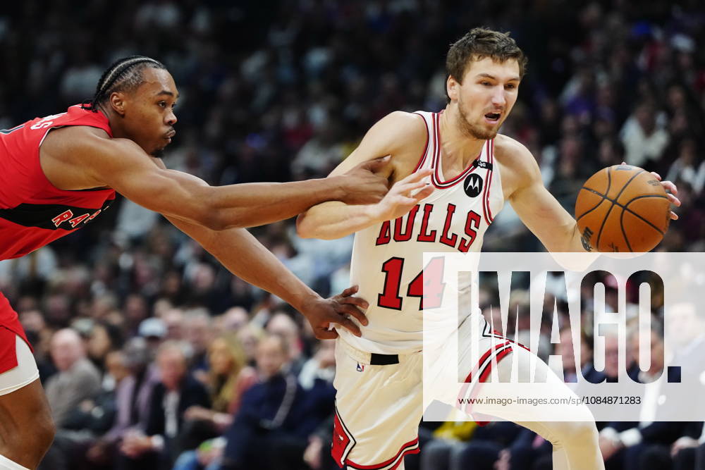 Chicago Bulls Matas Buzelis (14) is fouled by Toronto Raptors Scottie Barnes (4) during first half NBA, Basketball Herren, USA basketball action in Toronto on Wednesday, Oct. 21, 2026. Canada News - October 21, 2026 - ZUMAc35_ 20261021_zaf_c35_252