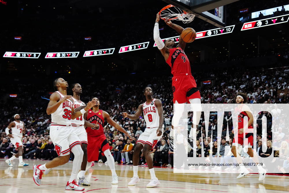Toronto Raptors RJ Barrett (9) dunks as Chicago Bulls Caleb Wilson (8) and Isaac Okoro (35) look on during second half NBA, Basketball Herren, USA basketball action in Toronto on Wednesday, Oct. 21, 2026. Canada News - October 21, 2026 - ZUMAc35_ 20261021_zaf_c35_309