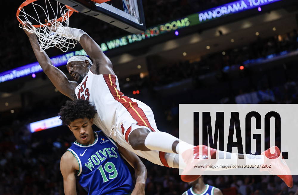 NBA, Basketball Herren, USA - Miami Heat vs Minnesota Timberwolves epaselect Miami Heat Center Forward Bam Adebayo (R) in action against Minnesota Timberwolves Center Joan Beringer during the NBA basketball game between the Miami Heat and Minnesota Timberwolves at the Kaseya Center in Miami, Florida, USA, 21 October 2026. MIAMI FLORIDA United States