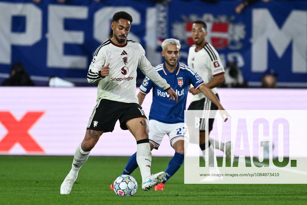 SOCCER - UEFA Champions League - Como 1907 vs. Manchester United, ManU Photo by IPA ABACAPRESS.COM90019149 - Matheus Cunha of Manchester United F.C. and Yan Couto of Como 1907 are in action during the UEFA Champions League Matchday 3 soccer match between Como 1907 and Manchester United F.C. at the Giuseppe Sinigaglia Stadium on October 21, 2026, in Como, Italy. Como Italy