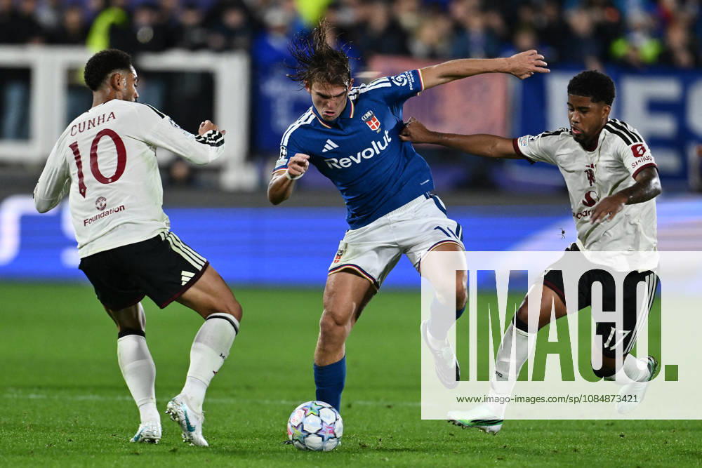 SOCCER - UEFA Champions League - Como 1907 vs. Manchester United, ManU Photo by IPA ABACAPRESS.COM90019137 - Matheus Cunha of Manchester United F.C., Nico Paz of Como 1907 and Andrey Santos of Manchester United F.C. are in action during the UEFA Champions League Matchday 3 soccer match between Como 1907 and Manchester United F.C. at the Giuseppe Sinigaglia Stadium on October 21, 2026, in Como, Italy. Como Italy