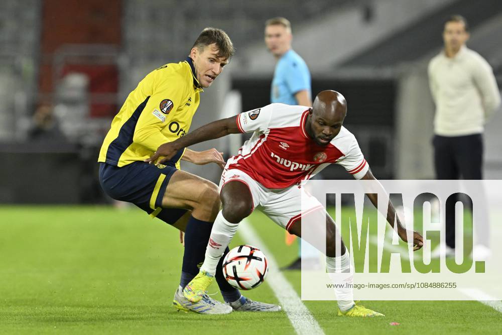 Royale Union Saint-Gilloise v Hapoel Beer-Sheva FC - UEFA Europa League DUSSELDORF, GERMANY - OCTOBER 22 : Havenaar Nikki defender of Royale Union Saint-Gilloise and East Javon forward of Hapoel Beer Scheva during the UEFA Europa League 2026 27 League Phase matchday 3 match between Royale Union Saint-Gilloise and Hapoel Beer-Sheva FC on October 22, 2026 in Dusseldorf, Germany, 22 10 2026 Dusseldorf Germany