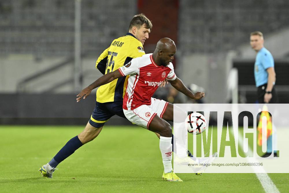 Royale Union Saint-Gilloise v Hapoel Beer-Sheva FC - UEFA Europa League DUSSELDORF, GERMANY - OCTOBER 22 : Havenaar Nikki defender of Royale Union Saint-Gilloise and East Javon forward of Hapoel Beer Scheva during the UEFA Europa League 2026 27 League Phase matchday 3 match between Royale Union Saint-Gilloise and Hapoel Beer-Sheva FC on October 22, 2026 in Dusseldorf, Germany, 22 10 2026 Dusseldorf Germany