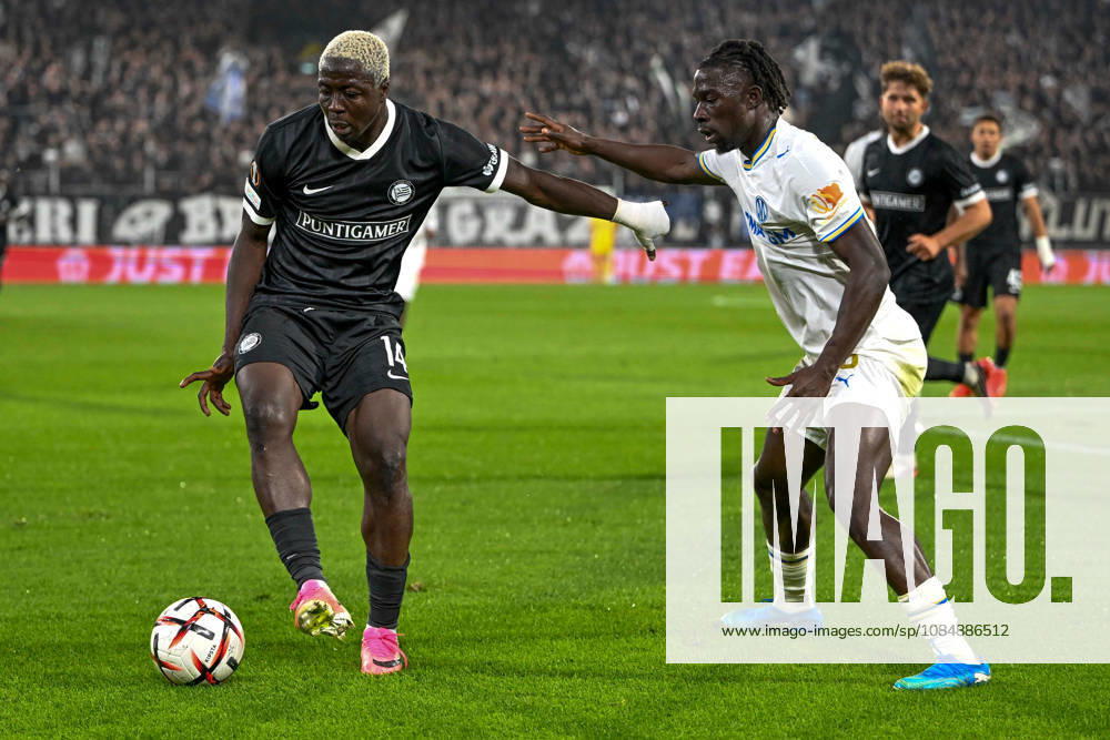 SOCCER - UEFA EL, Sturm vs Marseille GRAZ,AUSTRIA,22.OCT.26 - SOCCER - UEFA Europa League, SK Sturm Graz vs Olympique de Marseille. Image shows Oumar Diakite (Sturm) and Bamo Meite (Marseille). GEPAxpictures Retkoceri