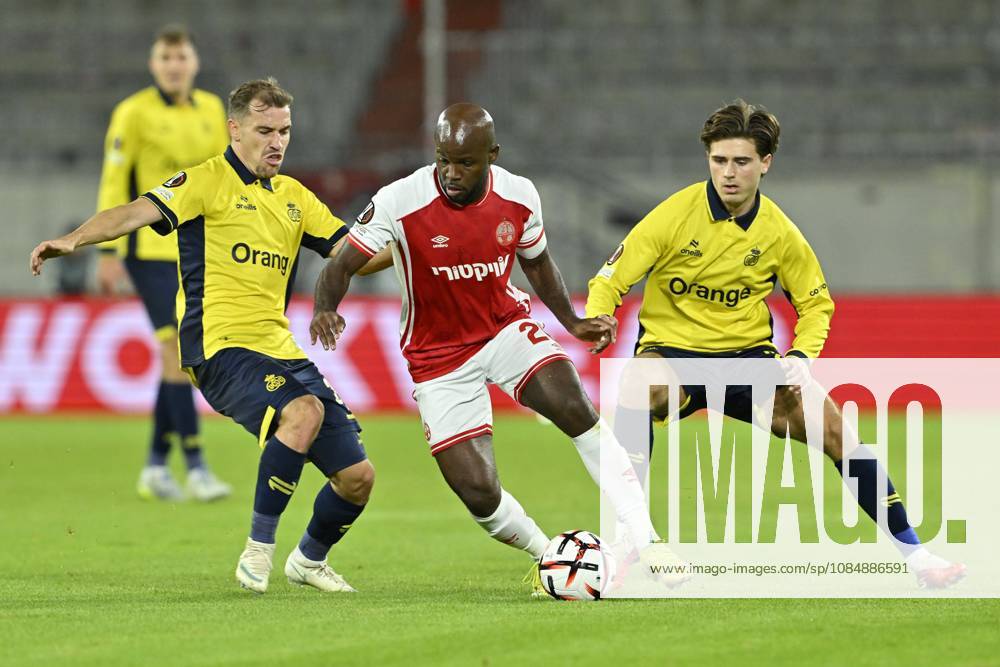 Royale Union Saint-Gilloise v Hapoel Beer-Sheva FC - UEFA Europa League DUSSELDORF, GERMANY - OCTOBER 22 : Olaru Darius midfielder of Royale Union Saint-Gilloise, East Javon forward of Hapoel Beer Scheva and Zeneli Besfort midfielder of Royale Union Saint-Gilloise during the UEFA Europa League 2026 27 League Phase matchday 3 match between Royale Union Saint-Gilloise and Hapoel Beer-Sheva FC on October 22, 2026 in Dusseldorf, Germany, 22 10 2026 Dusseldorf Germany