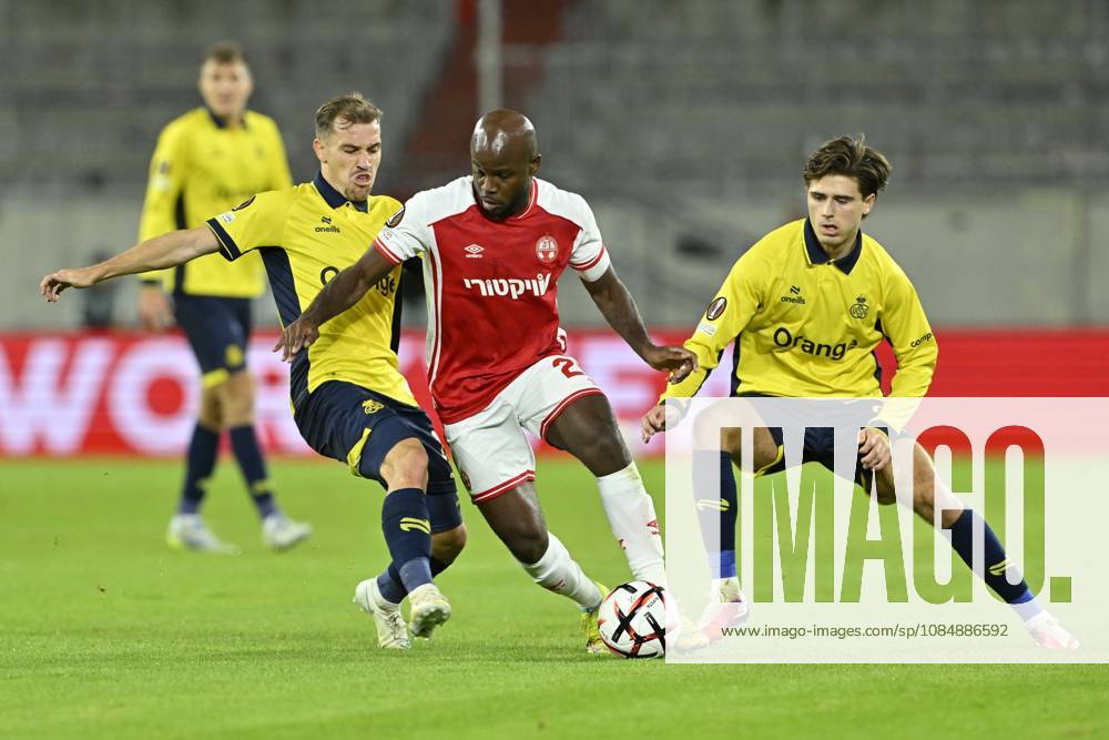 Royale Union Saint-Gilloise v Hapoel Beer-Sheva FC - UEFA Europa League DUSSELDORF, GERMANY - OCTOBER 22 : Olaru Darius midfielder of Royale Union Saint-Gilloise, East Javon forward of Hapoel Beer Scheva and Zeneli Besfort midfielder of Royale Union Saint-Gilloise during the UEFA Europa League 2026 27 League Phase matchday 3 match between Royale Union Saint-Gilloise and Hapoel Beer-Sheva FC on October 22, 2026 in Dusseldorf, Germany, 22 10 2026 Dusseldorf Germany