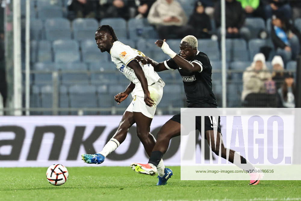 SOCCER - UEFA EL, Sturm vs Marseille GRAZ,AUSTRIA,22.OCT.26 - SOCCER - UEFA Europa League, SK Sturm Graz vs Olympique de Marseille. Image shows Bamo Meite (Marseille) and Oumar Diakite (Sturm). GEPAxpictures Bauer