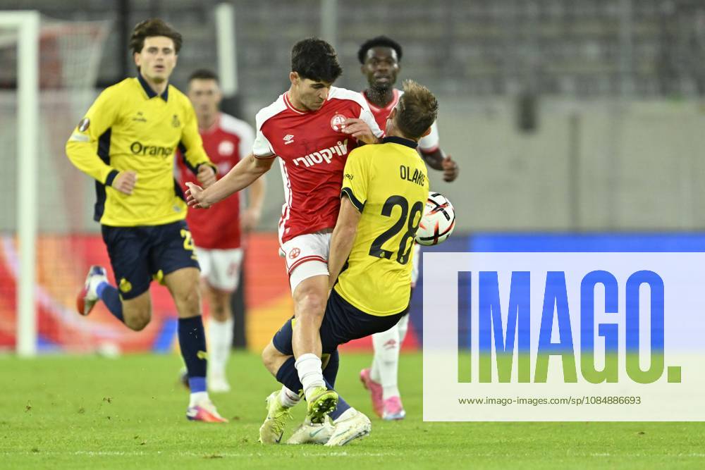 Royale Union Saint-Gilloise v Hapoel Beer-Sheva FC - UEFA Europa League DUSSELDORF, GERMANY - OCTOBER 22 : Yehoshuha Niv midfielder of Hapoel Beer Scheva and Olaru Darius midfielder of Royale Union Saint-Gilloise during the UEFA Europa League 2026 27 League Phase matchday 3 match between Royale Union Saint-Gilloise and Hapoel Beer-Sheva FC on October 22, 2026 in Dusseldorf, Germany, 22 10 2026 Dusseldorf Germany