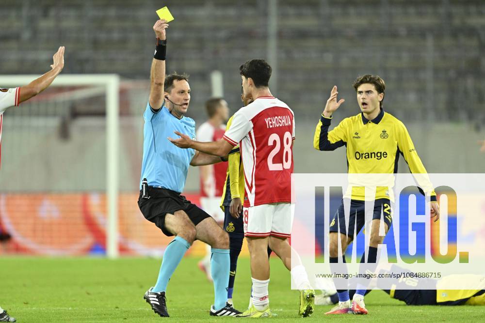 Royale Union Saint-Gilloise v Hapoel Beer-Sheva FC - UEFA Europa League DUSSELDORF, GERMANY - OCTOBER 22 : Balakin Mykola showing a yellow card to Yehoshuha Niv midfielder of Hapoel Beer Scheva during the UEFA Europa League 2026 27 League Phase matchday 3 match between Royale Union Saint-Gilloise and Hapoel Beer-Sheva FC on October 22, 2026 in Dusseldorf, Germany, 22 10 2026 Dusseldorf Germany