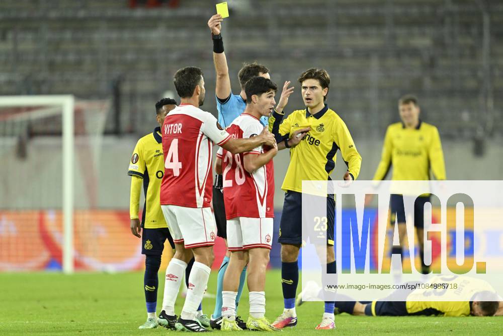 Royale Union Saint-Gilloise v Hapoel Beer-Sheva FC - UEFA Europa League DUSSELDORF, GERMANY - OCTOBER 22 : Balakin Mykola showing a yellow card to Yehoshuha Niv midfielder of Hapoel Beer Scheva during the UEFA Europa League 2026 27 League Phase matchday 3 match between Royale Union Saint-Gilloise and Hapoel Beer-Sheva FC on October 22, 2026 in Dusseldorf, Germany, 22 10 2026 Dusseldorf Germany