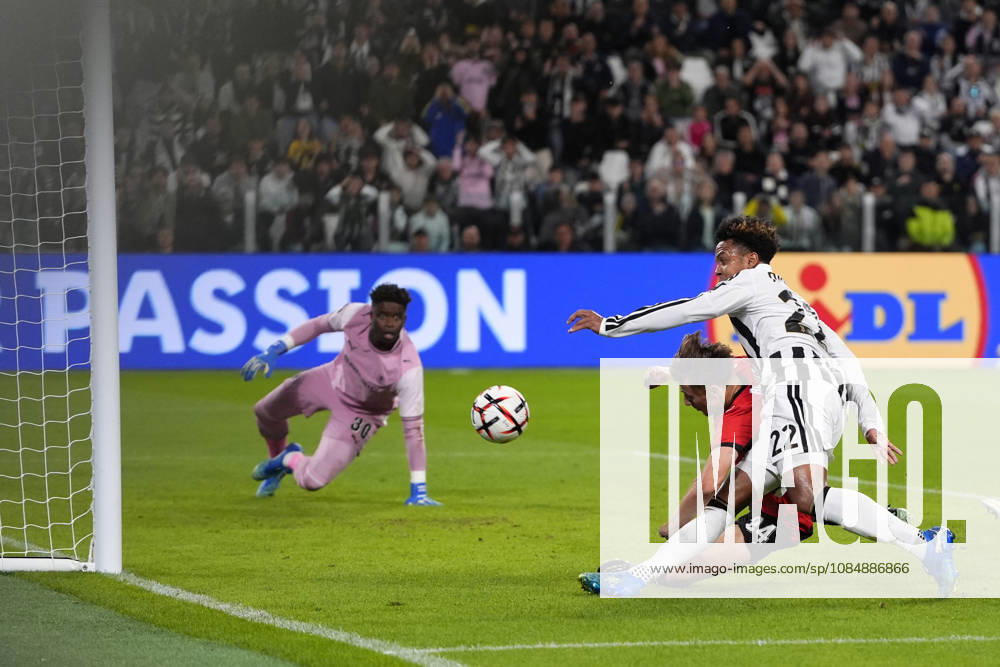 Juventus Weston McKennie fights for the ball with Rennes Anthony Rouault during the UEFA Europa League soccer match, between Juventus and Rennes at the Allianz Stadium in Turin, north west Italy - Matchday 3- Thursday, October 22, 2026. - Soccer