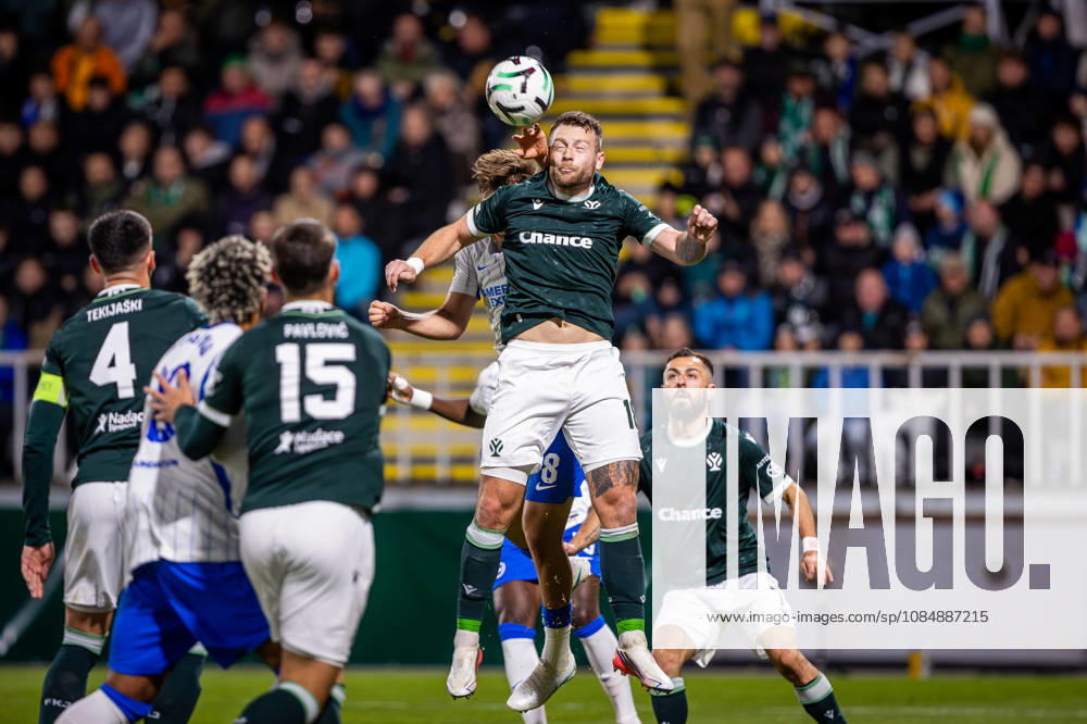 JABLONEC - BRIGHTON Jack Hinshelwood of Brighton and Martin Cedidla of Jablonec during the matchday 2 of League phase round of UEFA Conference league football match between FK Jablonec and Brighton and Hove Albion at Stadion Strelnice. Jablonec nad Nisou, Czechia, October 22, 2026. Photo by Branislav Racko