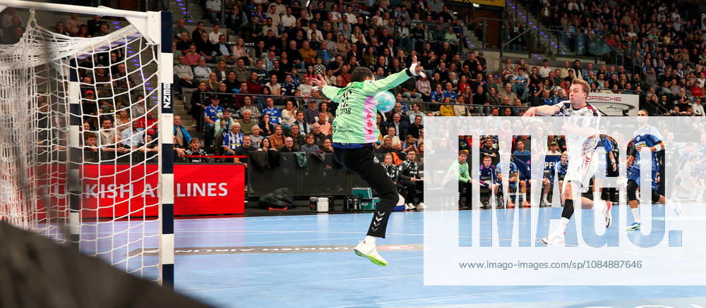 Deutschland, Stuttgart, Opel HBL, Bundesliga 2026 2027, TVB Stuttgart vs. SG BBM Bietigheim, v.l. Mohamed Essam Moustafa El-Tayar (TVB), Till Hermann (BBM)