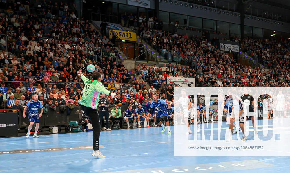 Deutschland, Stuttgart, Opel HBL, Bundesliga 2026 2027, TVB Stuttgart vs. SG BBM Bietigheim, v.l. Mohamed Essam Moustafa El-Tayar (TVB), Alexander Pfeifer (BBM)