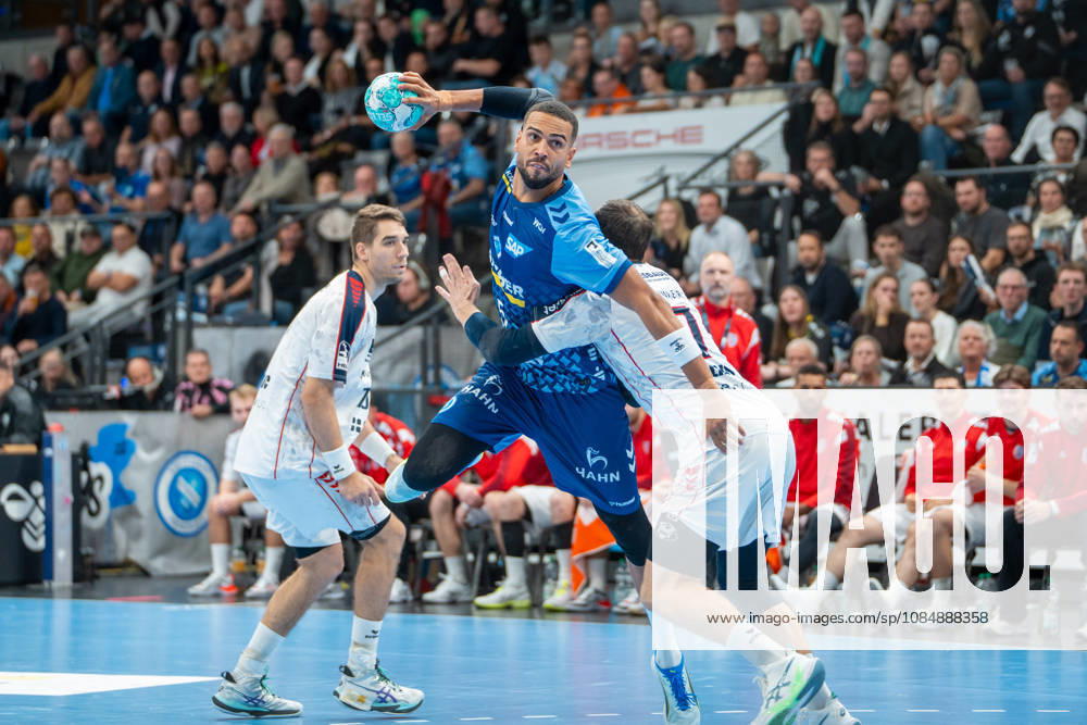 Handball I Herren I Saison 2026-2027 I Bundesliga I 10. Spieltag I TVB Stuttgart - SG BBM Bietigheim I 22.10.2026 Philipp Ahouansou (5, TVB Stuttgart) im Wurf Stuttgart Porsche Arena Baden-Württemberg Deutschland