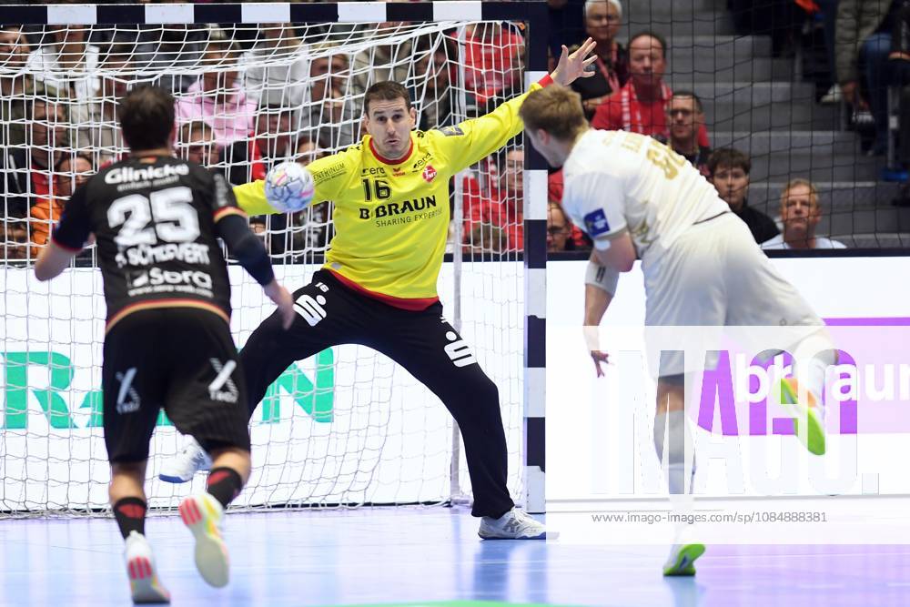 Frederik Friche Bjerre (Wisla Plock 66) beim Wurf scheitert an Nebojsa Simic (Torwart MT Melsungen 16), Olle Forsell Schefvert (MT Melsungen 25) (L) , GER, MT Melsungen - Orlen Wisla Plocks (POL), Handball, Champions League Maenner, Group Matches, Saison 2026 2027, 22.10.2026, GER, MT Melsungen - Orlen Wisla Plock, CL Maenner, Group Match, Saison 2026 2027, 22.10.2026 Kassel