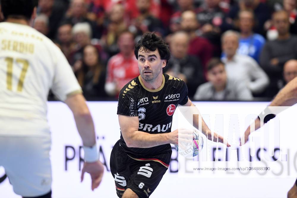 Erik Balenciaga (MT Melsungen 6) (am Ball), Abel Serdio Gutin (Wisla Plock 17) (L) , GER, MT Melsungen - Orlen Wisla Plocks (POL), Handball, Champions League Maenner, Group Matches, Saison 2026 2027, 22.10.2026, GER, MT Melsungen - Orlen Wisla Plock, CL Maenner, Group Match, Saison 2026 2027, 22.10.2026 Kassel