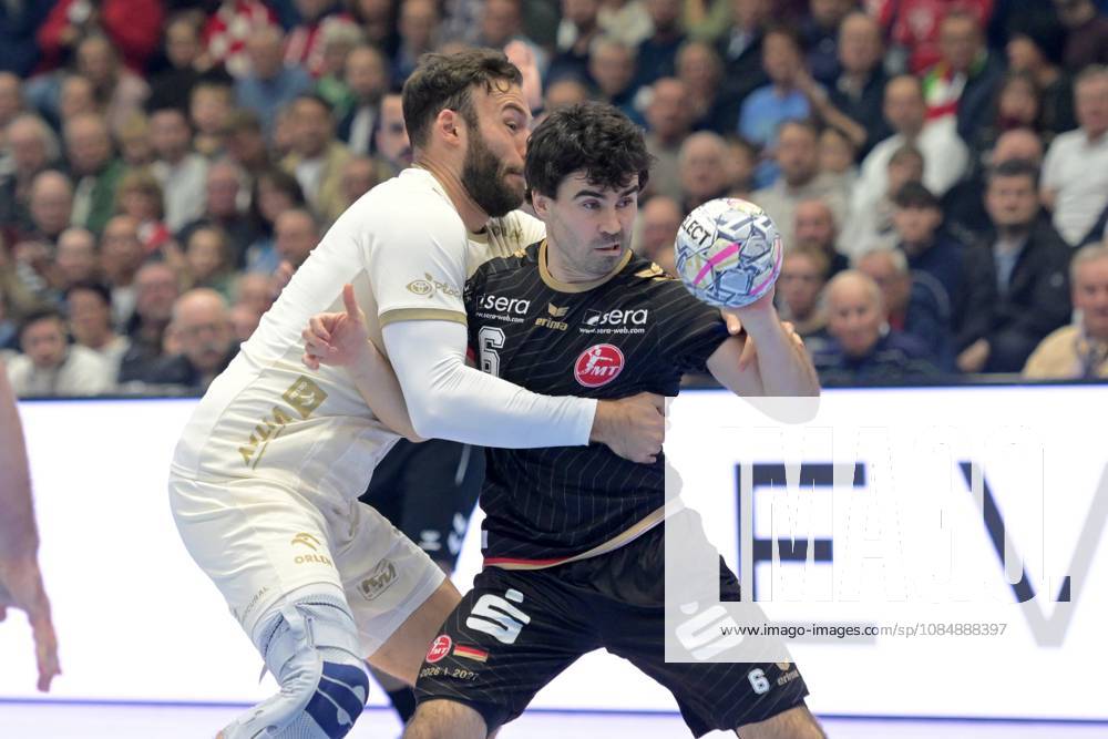 Erik Balenciaga (MT Melsungen 6) (am Ball), Zoltan Szita (Wisla Plock 21) (L) , GER, MT Melsungen - Orlen Wisla Plocks (POL), Handball, Champions League Maenner, Group Matches, Saison 2026 2027, 22.10.2026, GER, MT Melsungen - Orlen Wisla Plock, CL Maenner, Group Match, Saison 2026 2027, 22.10.2026 Kassel