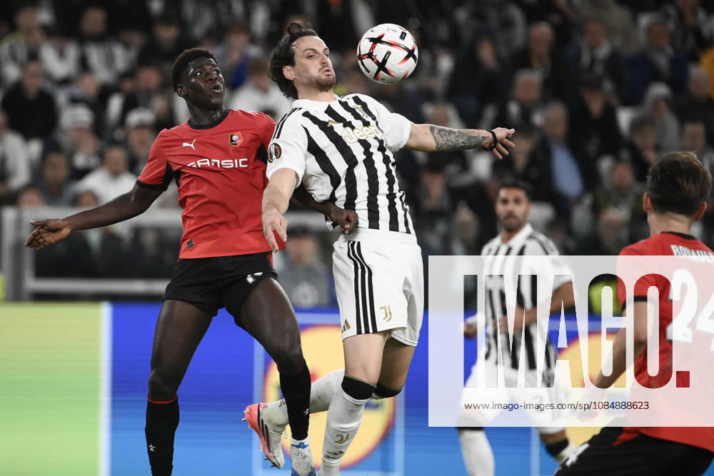 Juventus v Rennes - UEFA Europa League TURIN, ITALY - OCTOBER 22: Federico Gatti (R) of Juventus in action against Mahamadou Nagida (L) of Rennes during the UEFA Europa League week 3 football match between Juventus and Rennes at the Juventus Stadium in Turin Italy, on October 22, 2026. Isabella Bonotto Anadolu Turin Italy. Editorial use only. Please get in touch for any other usage.