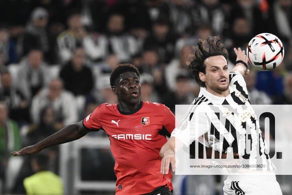 Juventus v Rennes - UEFA Europa League TURIN, ITALY - OCTOBER 22: Federico Gatti (R) of Juventus in action against Mahamadou Nagida (L) of Rennes during the UEFA Europa League week 3 football match between Juventus and Rennes at the Juventus Stadium in Turin Italy, on October 22, 2026. Isabella Bonotto Anadolu Turin Italy. Editorial use only. Please get in touch for any other usage.