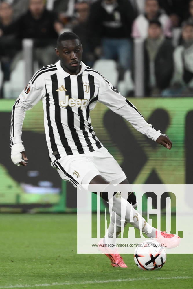 Juventus v Rennes - UEFA Europa League TURIN, ITALY - OCTOBER 22: Randal Kolo Muani of Juventus in action during the UEFA Europa League week 3 football match between Juventus and Rennes at the Juventus Stadium in Turin Italy, on October 22, 2026. Isabella Bonotto Anadolu Turin Italy. Editorial use only. Please get in touch for any other usage.