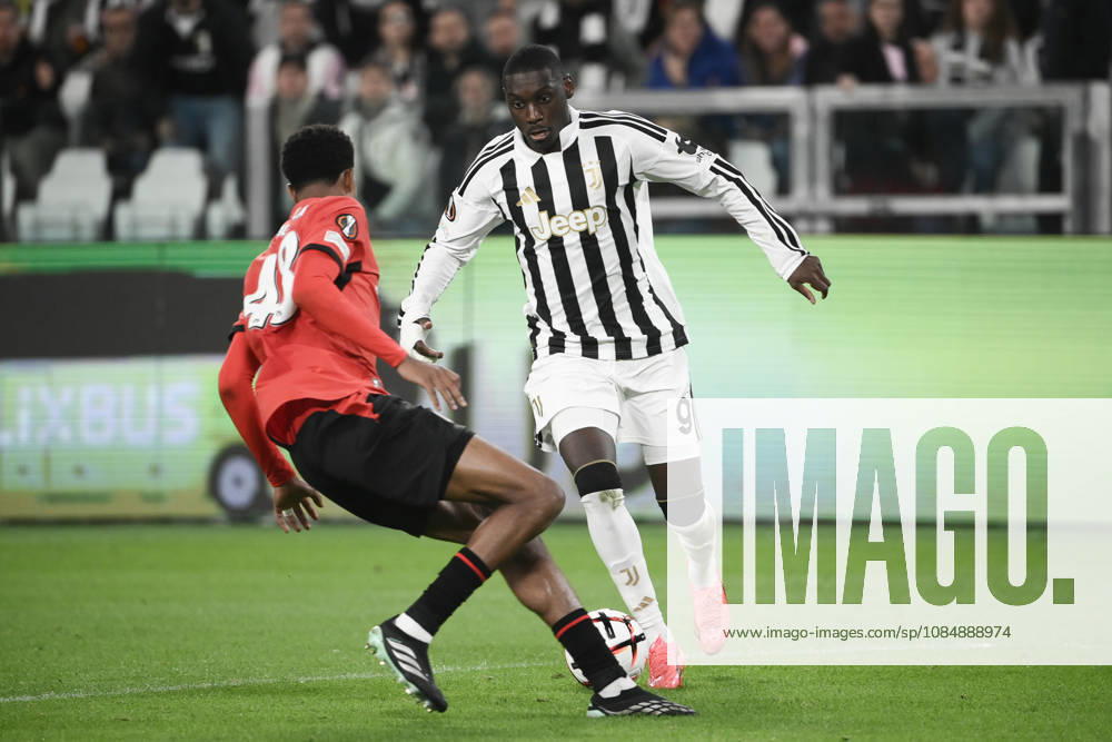 Juventus v Rennes - UEFA Europa League TURIN, ITALY - OCTOBER 22: Randal Kolo Muani (R) of Juventus in action against Abdelhamid Ait Boudlal (L) of Rennes during the UEFA Europa League week 3 football match between Juventus and Rennes at the Juventus Stadium in Turin Italy, on October 22, 2026. Isabella Bonotto Anadolu Turin Italy. Editorial use only. Please get in touch for any other usage.