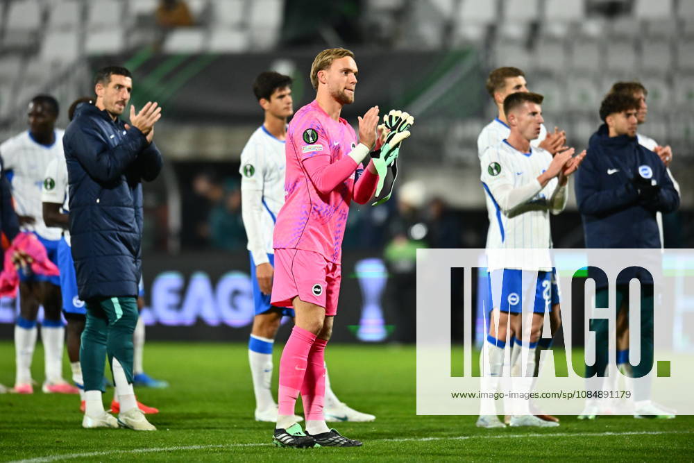 Football Conference League 2nd round match FK Jablonec vs Brighton in Jablonec nad Nisou, Czech Republic, October 22, 2026. Bart Verbruggen, goalie of Brighton (centre). (CTKxPhoto RadekxPetrasek) CTKPhotoP2026102209137 CTKPhotoP2026102209137