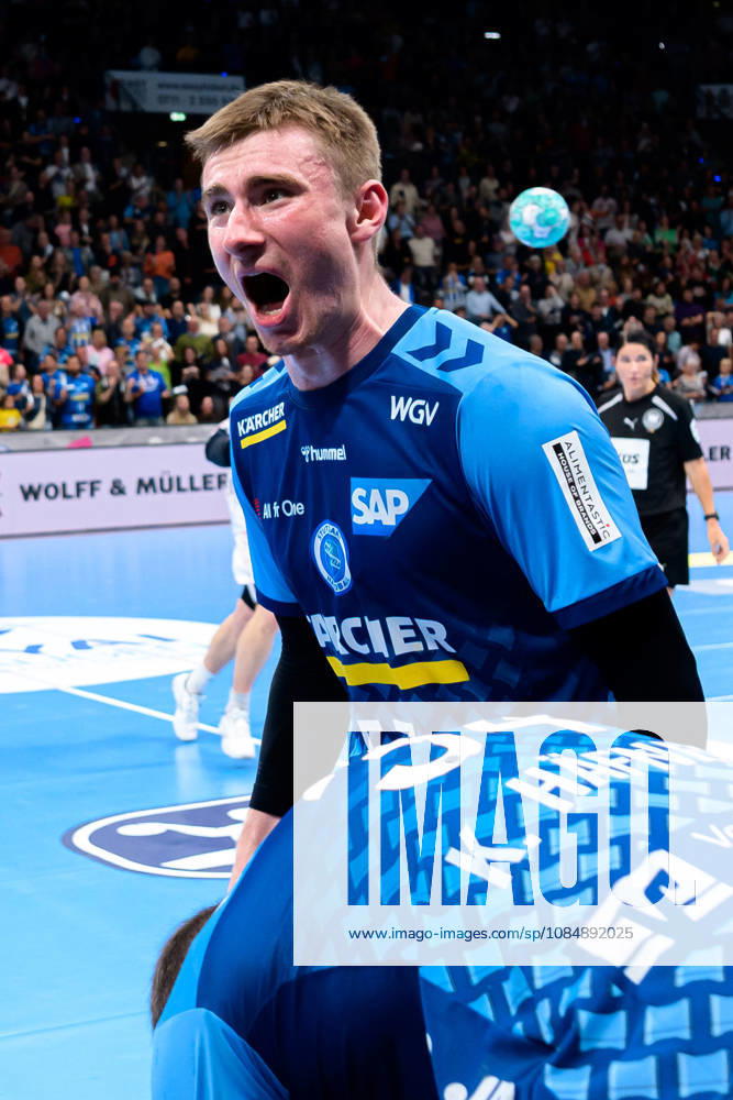 Stuttgart: HBL - 26 27 - TVB Stuttgart - SG BBM Bietigheim Jakob Nigg (Stuttgart) Jubel Freude Emotion Stuttgart Porsche Arena Baden-Württemberg Deutschland