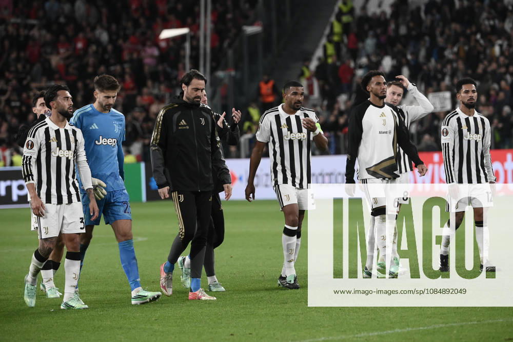 Juventus v Rennes - UEFA Europa League TURIN, ITALY - OCTOBER 22: Players of Juventus greet the fans after the UEFA Europa League week 3 football match between Juventus and Rennes at the Juventus Stadium in Turin Italy, on October 22, 2026. Isabella Bonotto Anadolu Turin Italy. Editorial use only. Please get in touch for any other usage.