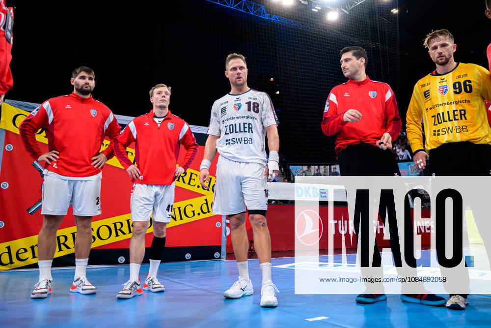 Stuttgart: HBL - 26 27 - TVB Stuttgart - SG BBM Bietigheim unzufrieden enttäuscht enttaeuscht niedergeschlagen frustriert, Stuttgart Porsche Arena Baden-Württemberg Deutschland