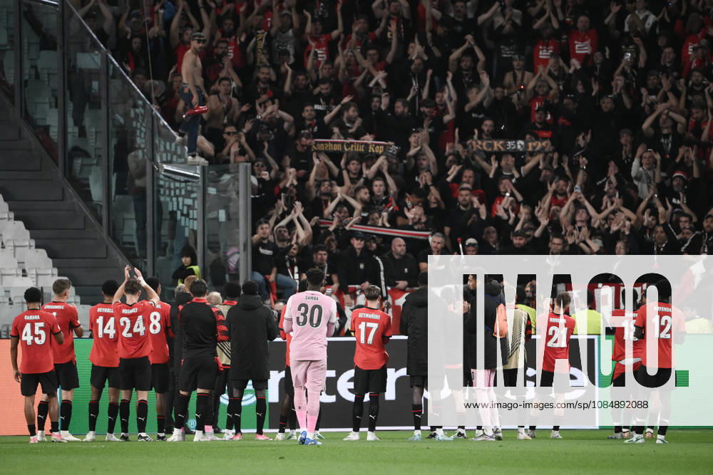 Juventus v Rennes - UEFA Europa League TURIN, ITALY - OCTOBER 22: Players of Rennes greet the fans after the UEFA Europa League week 3 football match between Juventus and Rennes at the Juventus Stadium in Turin Italy, on October 22, 2026. Isabella Bonotto Anadolu Turin Italy. Editorial use only. Please get in touch for any other usage.