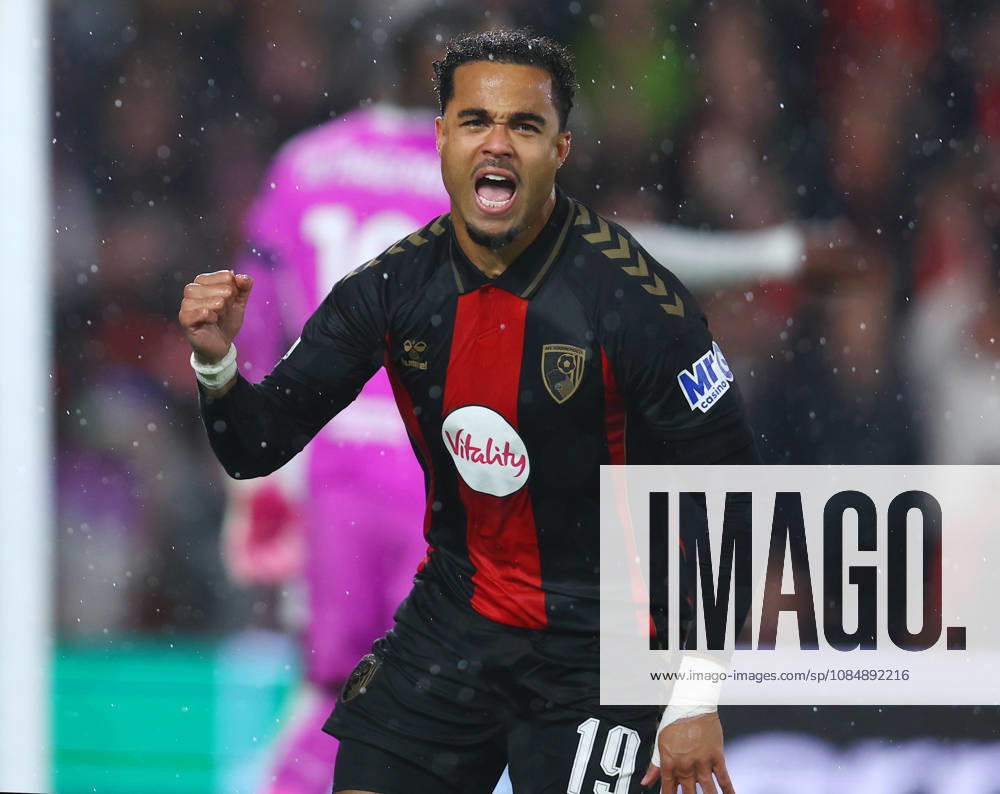 Bournemouth, England, 22nd October 2026. Justin Kluivert of Bournemouth celebrates scoring the first goal during the AFC Bournemouth vs AC Milan UEFA Europa League match at the Vitality Stadium, Bournemouth. Picture credit should read: Paul Terry Sportimage . SPI_014_PT_Bournmouthmouth_AC_Milan SPI-5092-0014