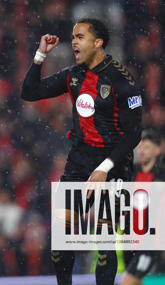 Bournemouth, England, 22nd October 2026. Justin Kluivert of Bournemouth celebrates scoring the first goal during the AFC Bournemouth vs AC Milan UEFA Europa League match at the Vitality Stadium, Bournemouth. Picture credit should read: Paul Terry Sportimage . SPI_016_PT_Bournmouthmouth_AC_Milan SPI-5092-0016
