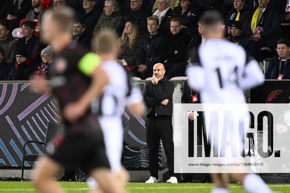 FC Midtjylland v Sint-Truidense VV - UEFA Conference League HERNING, DENMARK - OCTOBER 22 : De Meyer Frederic head coach of Sint-Truidense VV during the UEFA Conference League 2026 27 League Phase matchday 2 match between FC Midtjylland and Sint-Truidense VV on October 22, 2026 in Herning, Denmark, 22 10 2026 Herning Denmark