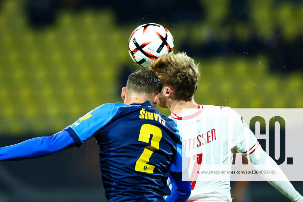 SOCCER - UEFA EL, Celje vs RBS CELJE,SLOVENIA,22.OCT.26 - SOCCER - UEFA Europa League, NK Celje vs Red Bull Salzburg. Image shows Pijus Sirvys (Celje) and Yorbe Vertessen (Salzburg). GEPAxpictures Doak