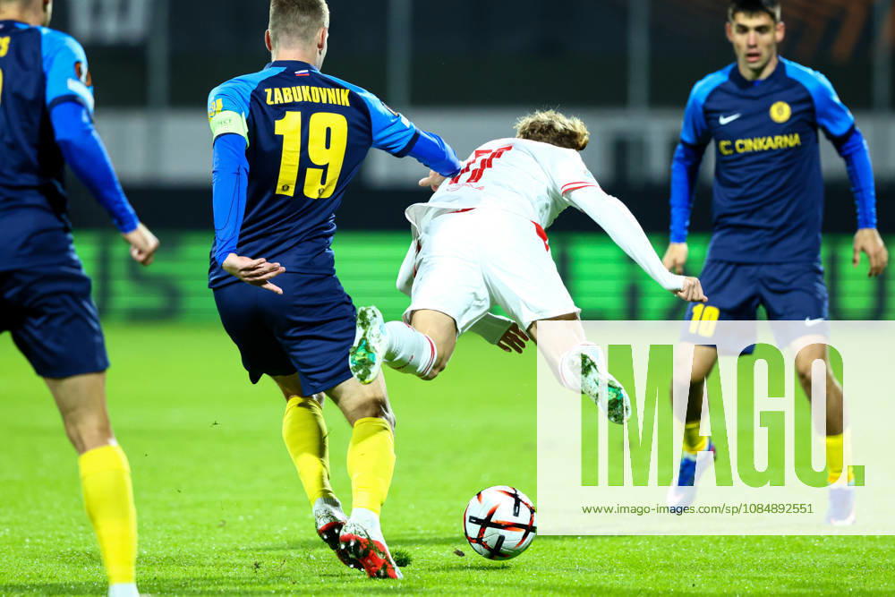 SOCCER - UEFA EL, Celje vs RBS CELJE,SLOVENIA,22.OCT.26 - SOCCER - UEFA Europa League, NK Celje vs Red Bull Salzburg. Image shows Mark Zabukovnik (Celje) and Yorbe Vertessen (Salzburg). GEPAxpictures Doak