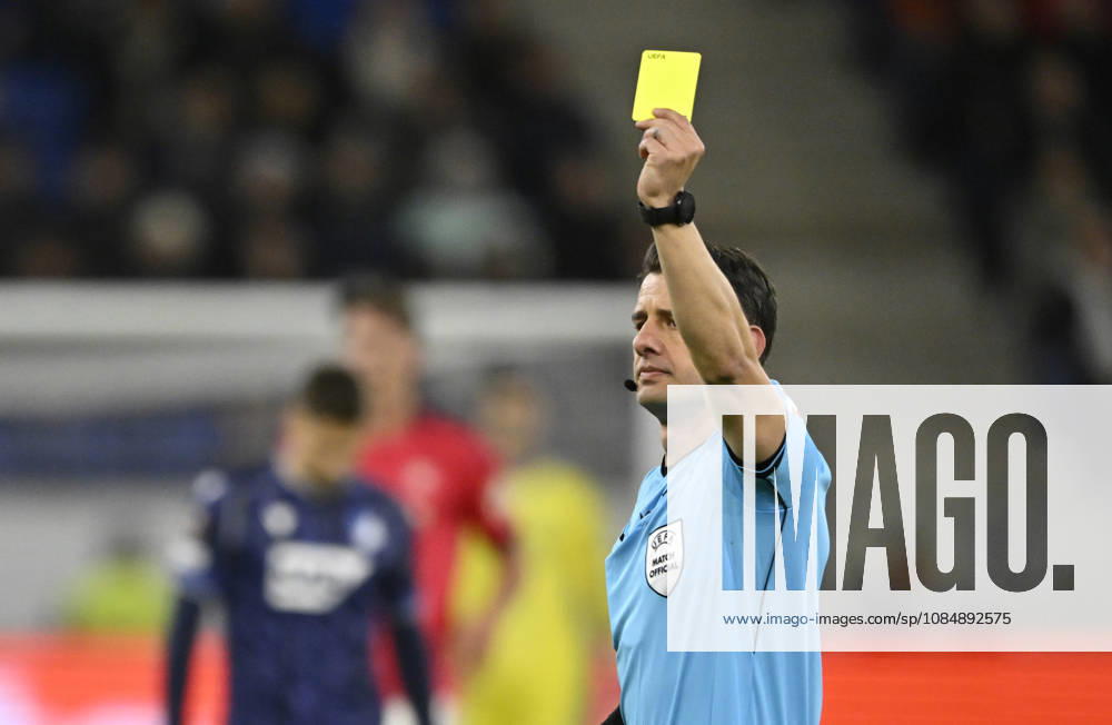 Schiedsrichter Referee Umut Meler (TUR) zeigt Mats Rots TSG 1899 Hoffenheim (39) (nicht im Bild) gelbe Karte gelb Verwarnung TSG 1899 Hoffenheim vs Olympique Lyon 22.10.2026 DFL REGULATIONS PROHIBIT ANY USE OF PHOTOGRAPHS AS IMAGE SEQUENCES AND OR QUASI-VIDEO TSG 1899 Hoffenheim vs Olympique Lyon