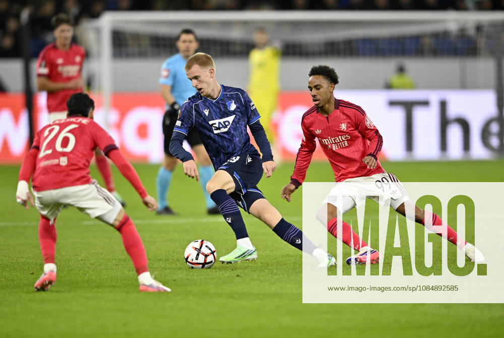 Zweikampf, Aktion Mats Rots TSG 1899 Hoffenheim (39) (Mitte) gegen Kail Boudache Olympique Lyon (26) Noah Nartey Olympique Lyon (99) TSG 1899 Hoffenheim vs Olympique Lyon 22.10.2026 DFL REGULATIONS PROHIBIT ANY USE OF PHOTOGRAPHS AS IMAGE SEQUENCES AND OR QUASI-VIDEO TSG 1899 Hoffenheim vs Olympique Lyon