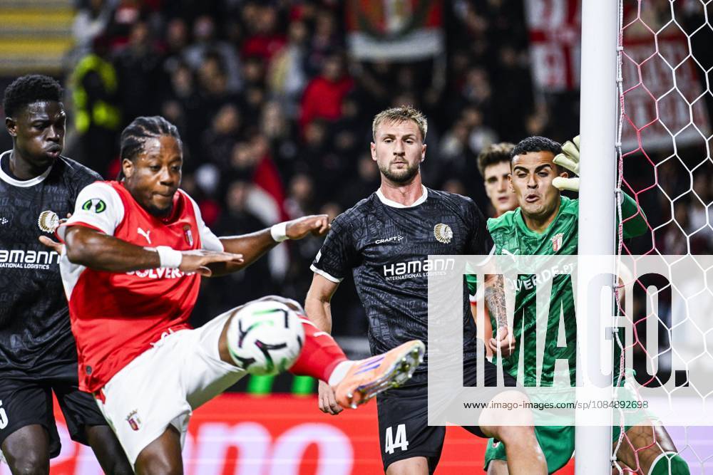Siebe Van der Heyden of KAA Gent and Bernardo Fontes goalkeeper of SC Braga pictured in action during a soccer game between Portuguese SC Braga and Belgian soccer team KAA Gent, Thursday 22 October 2026 in Braga, Portugal, the second match in the UEFA Conference League league phase. TOM GOYVAERTS TomxGoyvaerts x190687415x