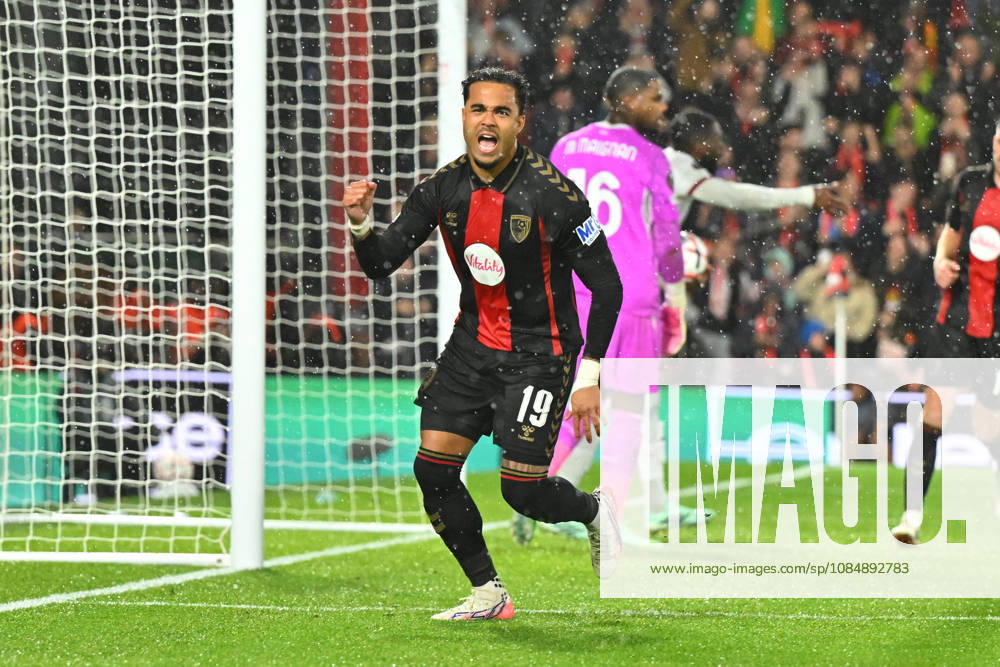 Bournemouth v AC Milan, Europa League Goal 1-0 - Justin Kluivert (19) of AFC Bournemouth celebrates scoring the opening goal from the penalty spot during the Europa League match between Bournemouth and AC Milan at the Vitality Stadium, Bournemouth, UK on 22 October 2026. Bournemouth Vitality Stadium Dorset UK Editorial use only ,