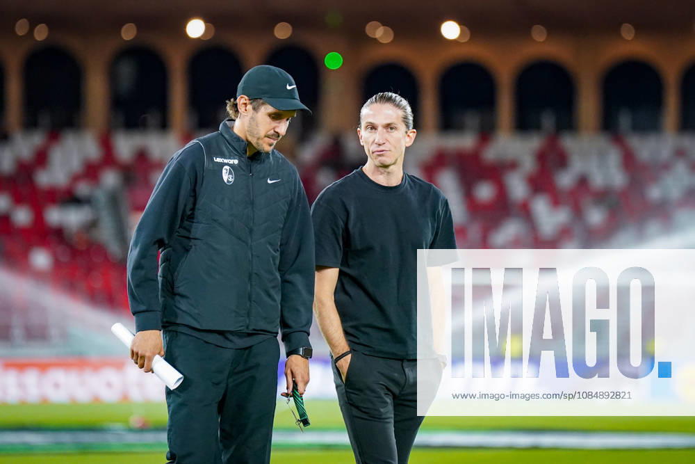 Fussball UEFA Conference League 2026 - 2027, 2. Spieltag - AS Monaco vs SC Freiburg - Stadion Louis II (Monaco): Julian Schuster (Trainer, SC Freiburg) und Luis Filipe (Trainer, AS Monaco) im Gespräch vor dem Spiel