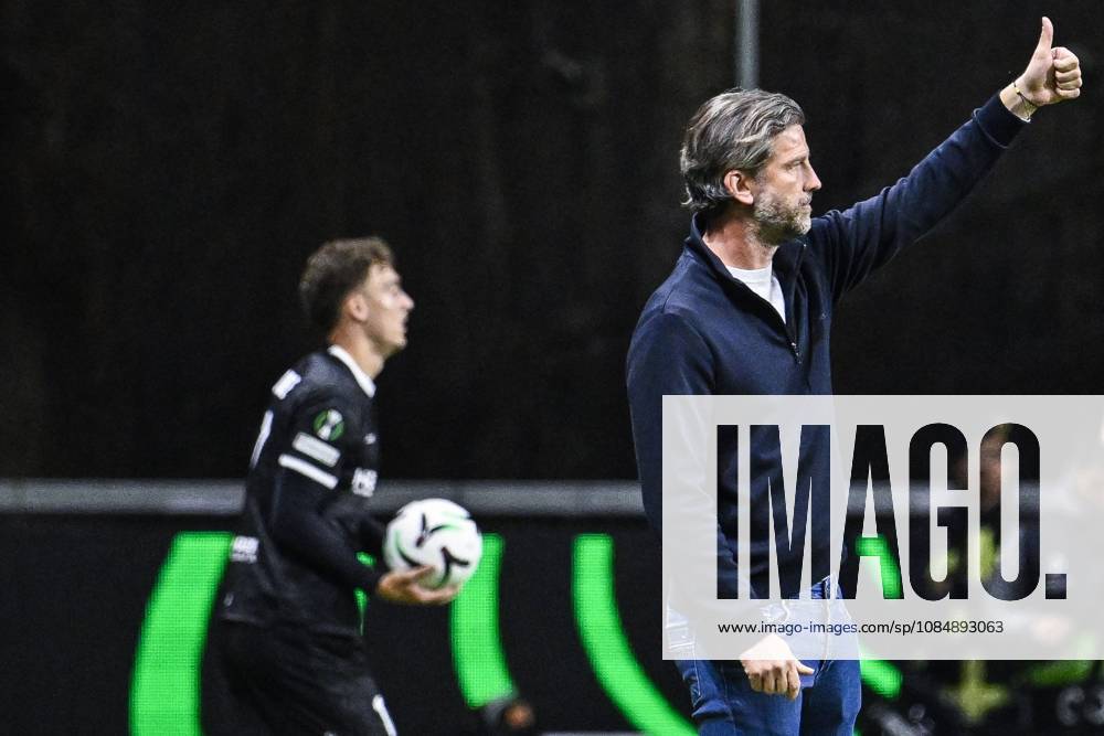 Rik De Mil, head coach of KAA Gent pictured during a soccer game between Portuguese SC Braga and Belgian soccer team KAA Gent, Thursday 22 October 2026 in Braga, Portugal, the second match in the UEFA Conference League league phase. TOM GOYVAERTS TomxGoyvaerts x190688709x