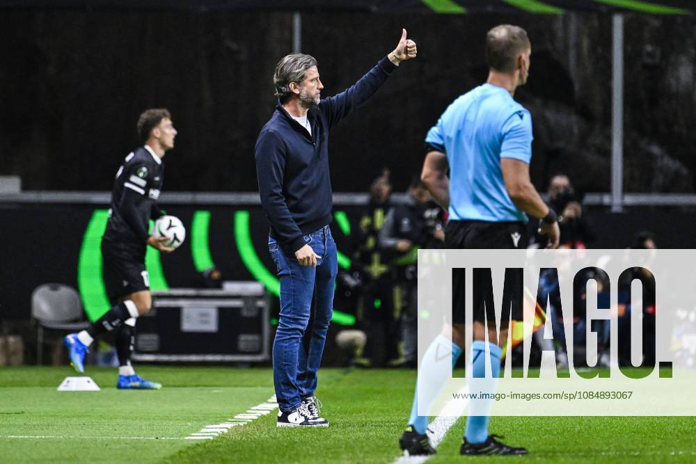Rik De Mil, head coach of KAA Gent pictured during a soccer game between Portuguese SC Braga and Belgian soccer team KAA Gent, Thursday 22 October 2026 in Braga, Portugal, the second match in the UEFA Conference League league phase. TOM GOYVAERTS TomxGoyvaerts x190688766x