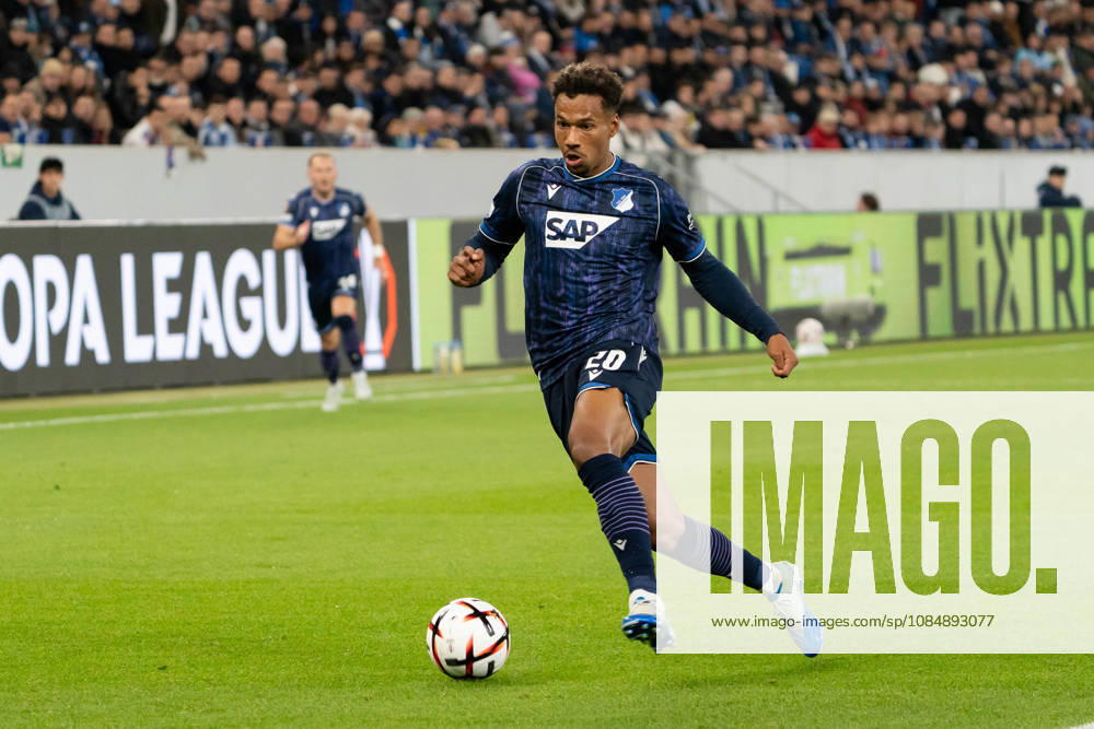 Bambase Conte (TSG Hoffenheim, 20) am Ball, Aktion, Dribbling, dribbeln, Angriff, GER, TSG 1899 Hoffenheim vs. Olympique Lyon, Fussball, Europa League, Spieltag 3, Spielzeit 2026 2027, 22.10.2026, GER, TSG 1899 Hoffenheim vs. Olympique Lyon, Fussball, Europa League, Spieltag 3, Spielzeit 2026 2027, 22.10.2026, Sinsheim