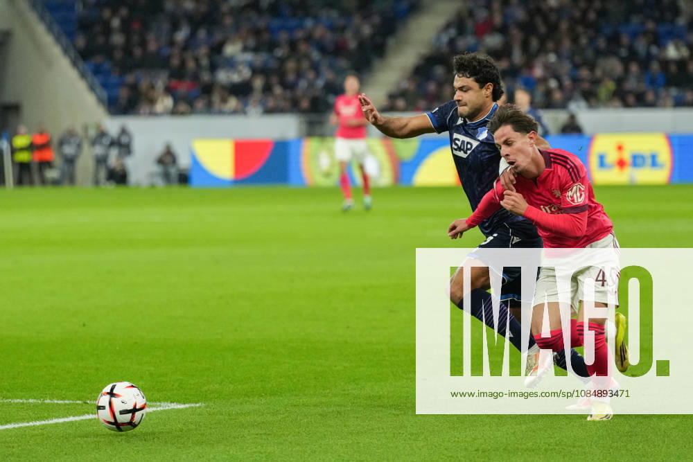 UEFA Europa League: TSG Hoffenheim vs Olympique Lyon, 22.10.2026 Zweikampf um den Ball zwischen Ozan Kabak (TSG Hoffenheim, 5) und RÃ mi Himbert (Olympique Lyon, 45) UEFA Europa League: TSG Hoffenheim vs Olympique Lyon, Rhein-Neckar-Arena
