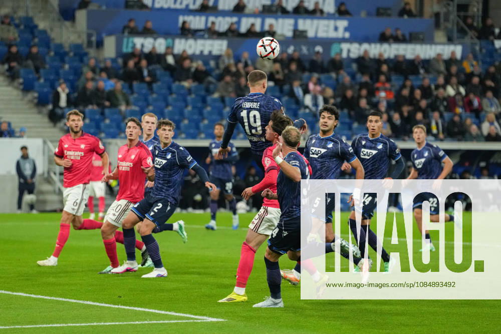 UEFA Europa League: TSG Hoffenheim vs Olympique Lyon, 22.10.2026 Tim Lemperle (TSG Hoffenheim, 19) der mit einem Kopfball den Ball raus köpft UEFA Europa League: TSG Hoffenheim vs Olympique Lyon, Rhein-Neckar-Arena