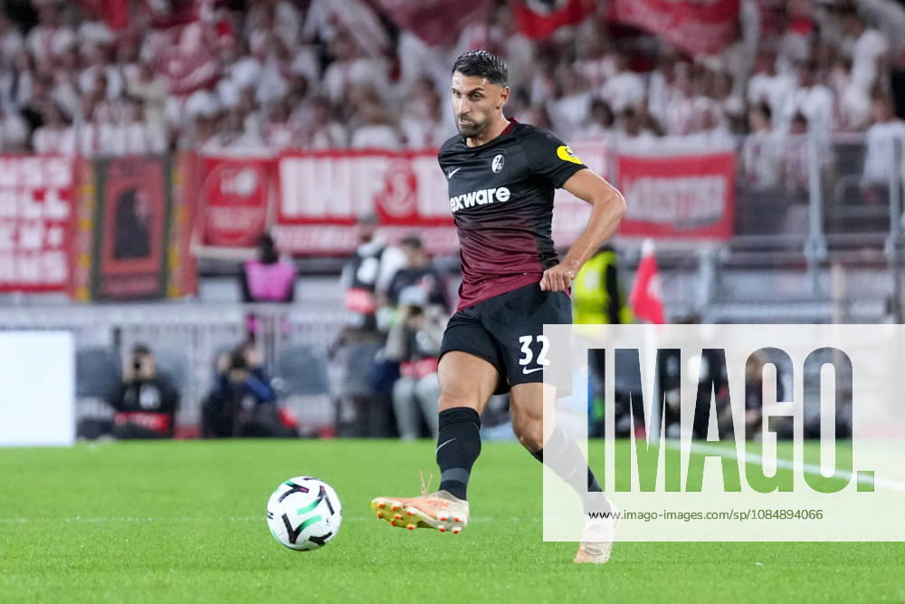 Vincenzo Grifo (SC Freiburg, 32) am Ball , Monaco, Fussball, UEFA Conference League, 2. Spieltag, Ligaphase , 2026 2027, AS Monaco vs. SC Freiburg, 22.10.2026, Stade Louis II, Monaco Monaco Stade Louis II Fontvieille Monaco